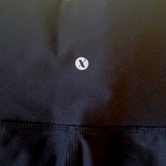 NWOT Xersion Colorblock Black, White, Blue Fitted Leggings Womans Size Small - Picture 5 of 6